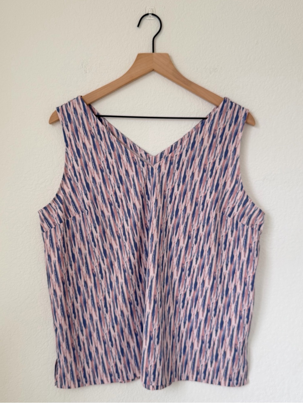 Eddie Bauer Pink & Navy Patterned V-Neck Sleeveless Top Size Large - Picture 4 of 10